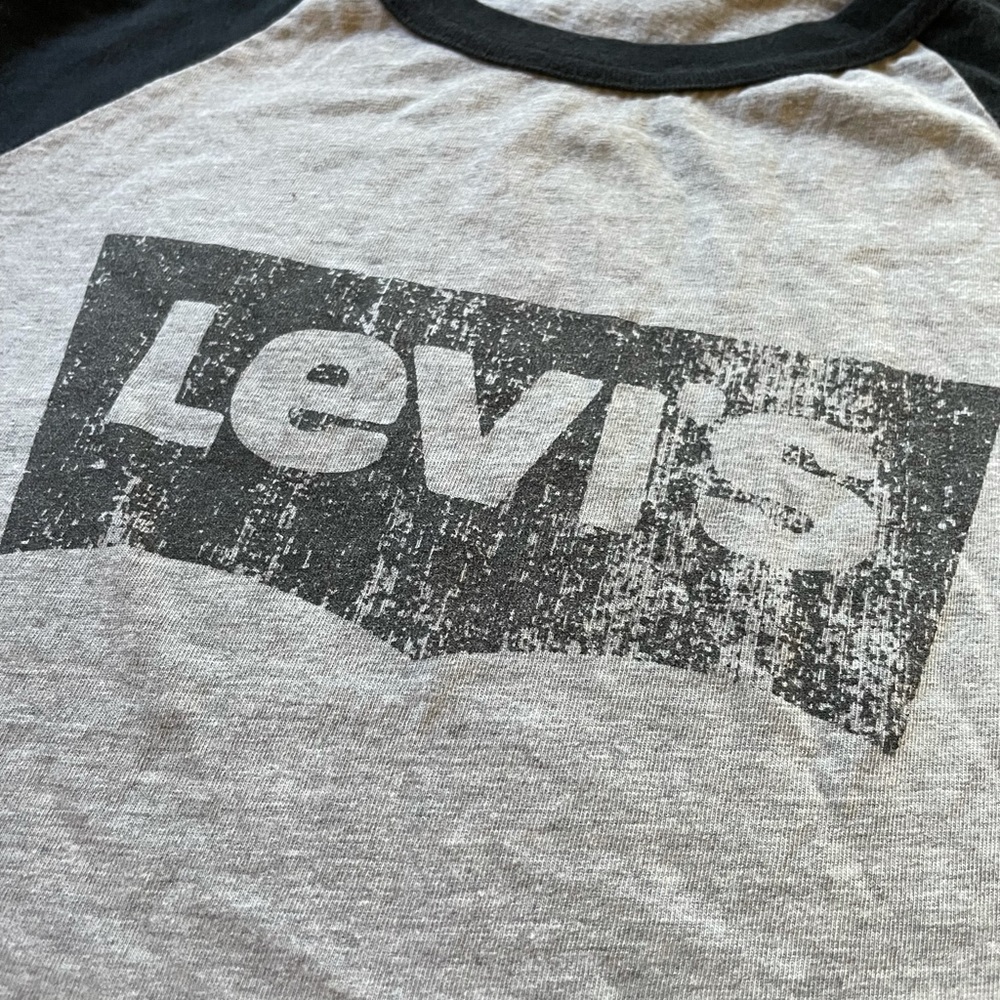 Vintage Levi’s logo baseball tee